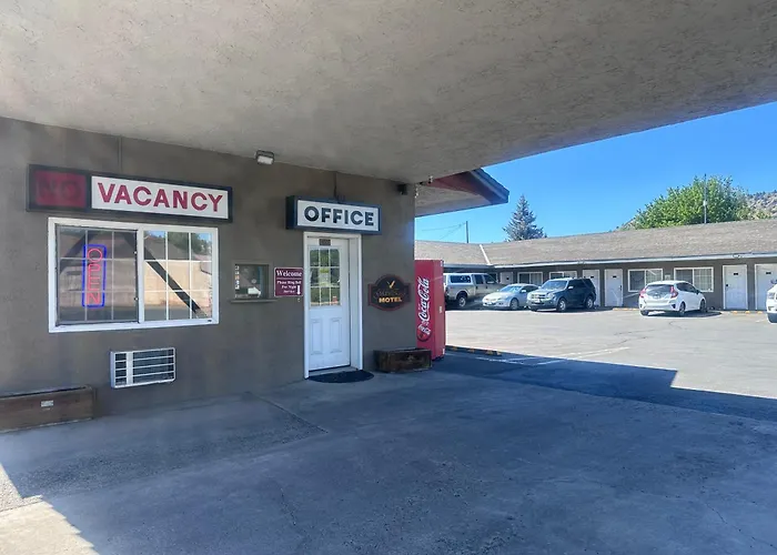Golden Eagle Motel