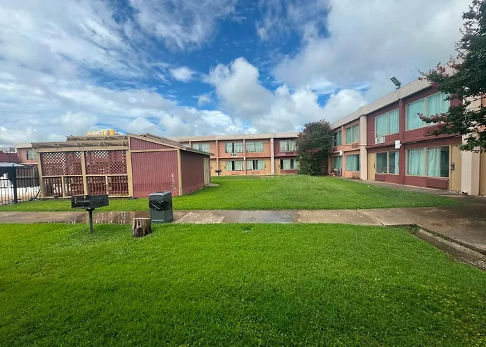 Express Inn & Suites
