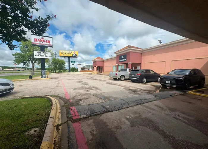 Express Inn & Suites