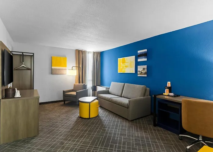 Comfort Inn & Suites Evansville Airport