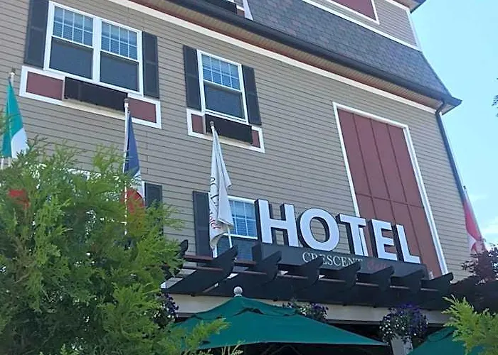 Crescent Suites Hotel