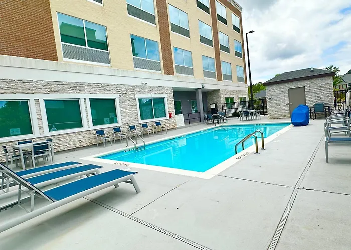 Holiday Inn Express & Suites - Canton By Ihg
