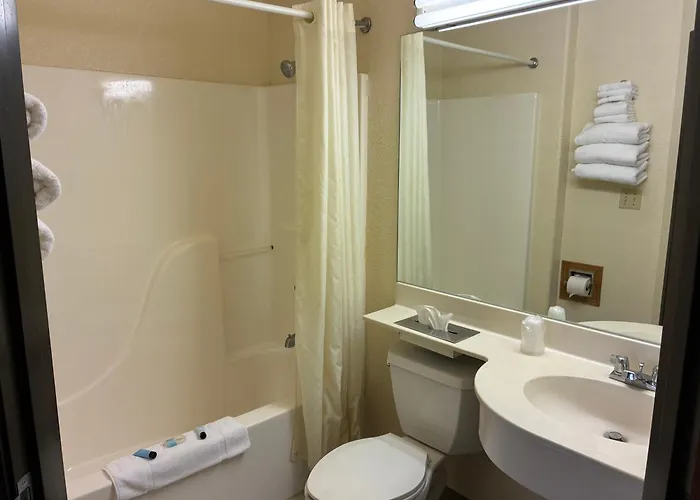 Chadron Inn & Suites