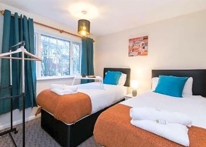 Spacious 3-Bedroom W/ Private Garden In Coventry
