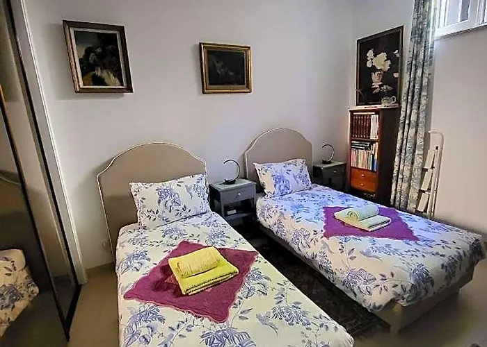 Sintra Lousa Twin Guest Room With Private Bathroom