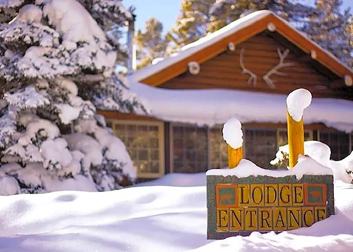 Storm Mountain Lodge & Cabins