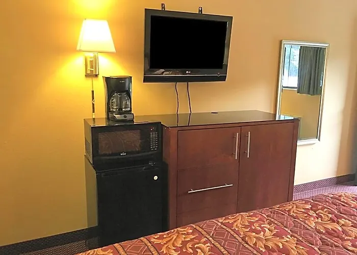 Days Inn By Wyndham York Alabama