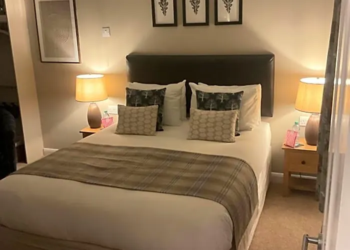 Oak Tree Lodge & Holiday Parking