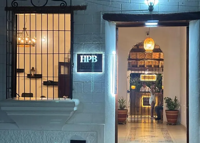 HOTEL PLAZA BOLIVAR MOMPOX ubicado en el centro histórico con parqueadero interno