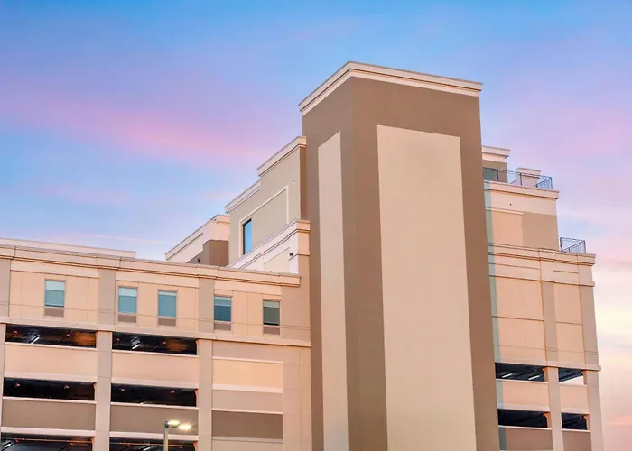 Comfort Inn & Suites Newark Liberty International Airport