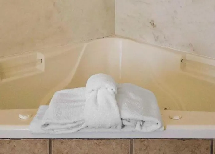 Quality Suites Jeffersonville - Louisville North