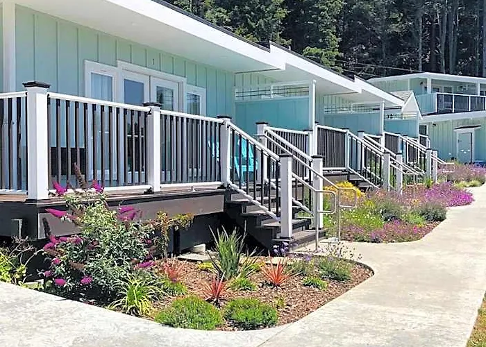 Seafoam Lodge
