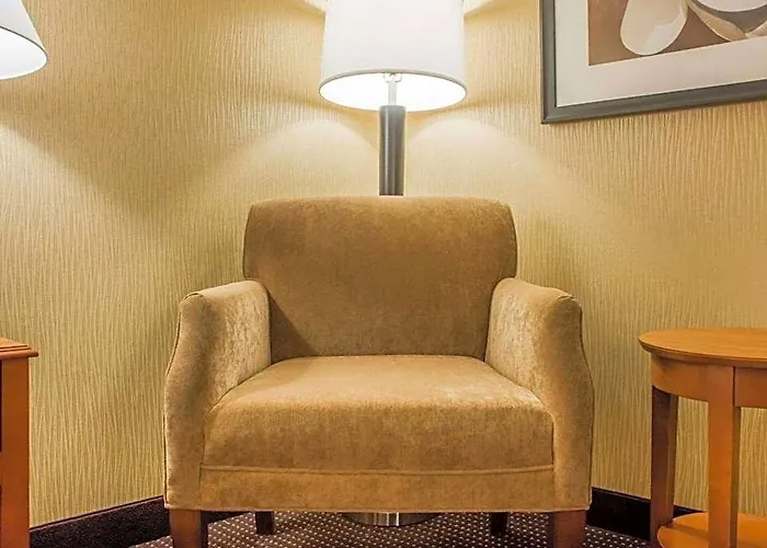 Clarion Hotel & Suites Riverfront