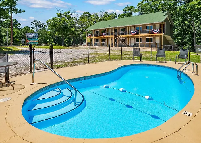 Trailhead Lodge