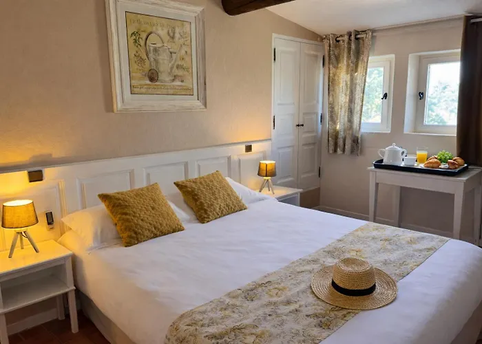 Logis Hotel le Mas De Cure Bourse LʼIsle-sur-la-Sorgue