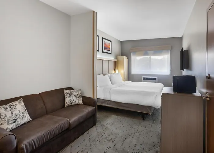 Best Western Roslyn-Long Island Hotel
