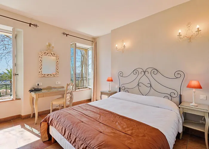 Hostellerie du Cigalou - Les Collectionneurs