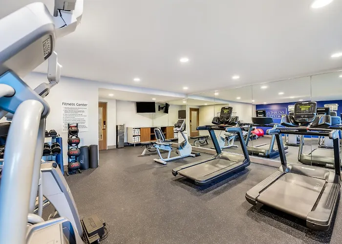 Holiday Inn Express & Suites Minneapolis - West End By Ihg