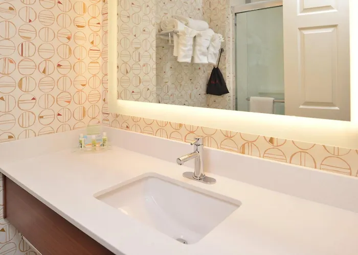Holiday Inn & Suites Raleigh Cary By Ihg