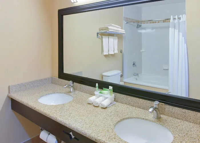 Holiday Inn Express Oakdale By Ihg