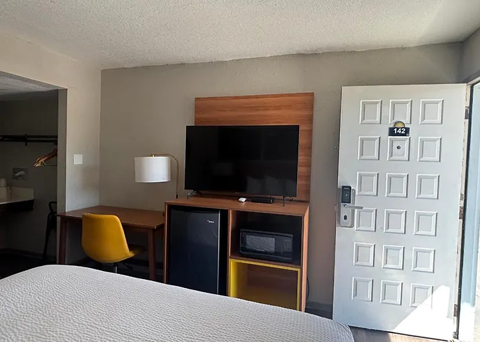 Days Inn & Suites By Wyndham Needles