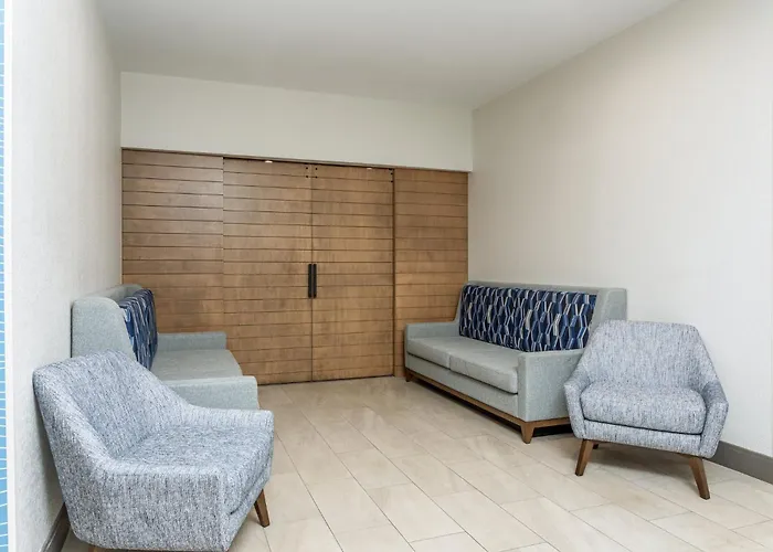 Holiday Inn Express & Suites Palm Coast - I-95