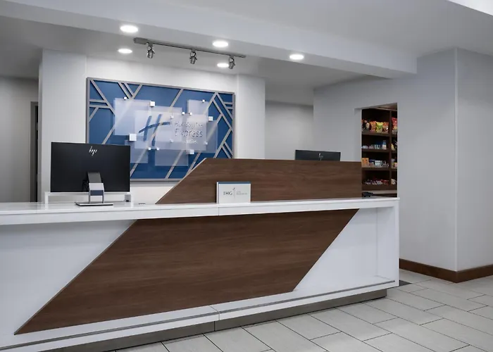 Holiday Inn Express & Suites Alexandria - Fort Belvoir By Ihg