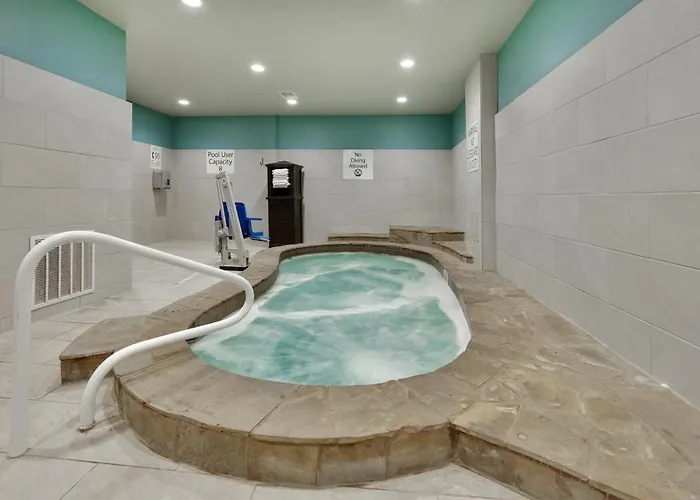 Holiday Inn Express & Suites Dallas - By Ihg