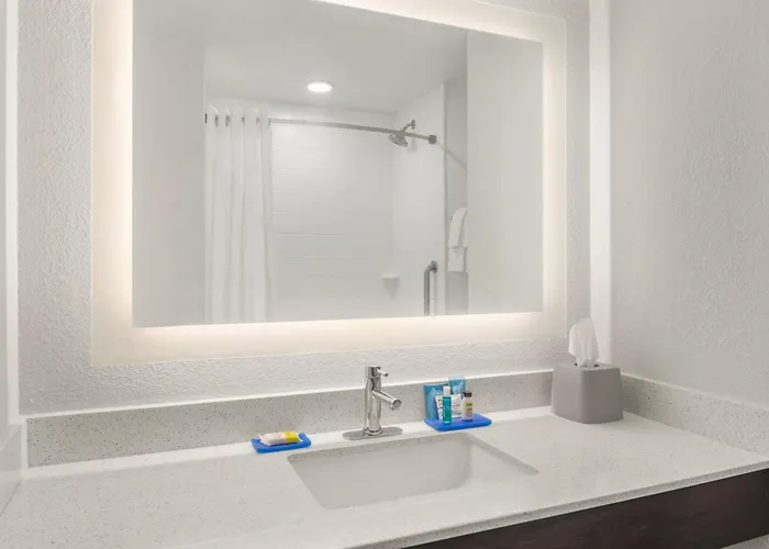 Holiday Inn Express & Suites - -Hilton Head By Ihg