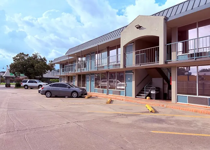 Discovery Inn Lafayette