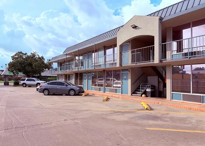 Discovery Inn Lafayette