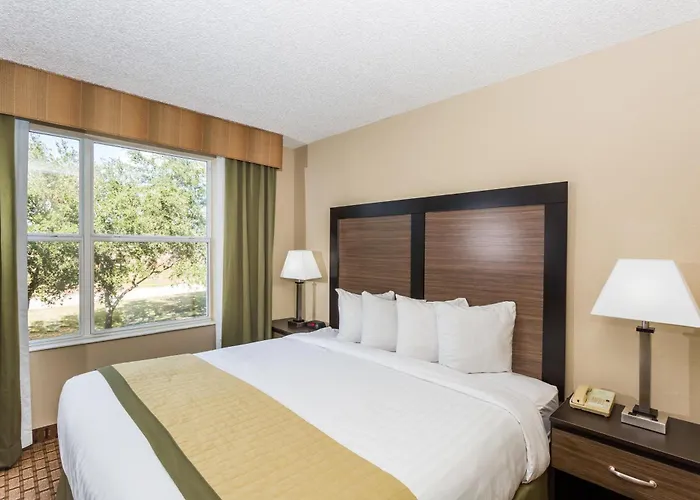 Baymont By Wyndham Airport