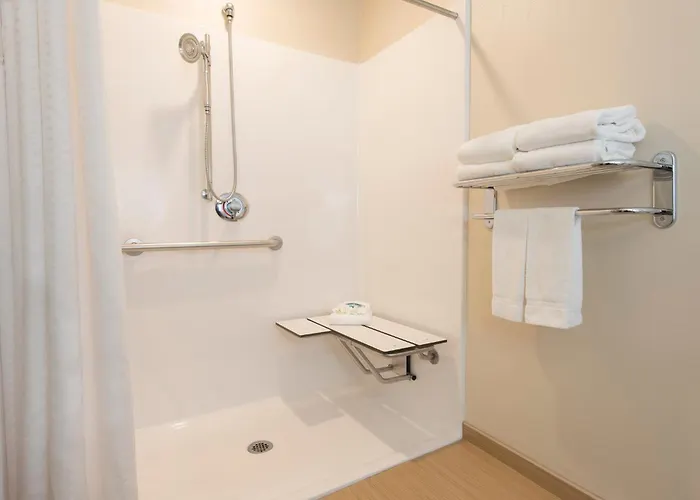Holiday Inn Express Hotel & Suites Grand Rapids-North By Ihg