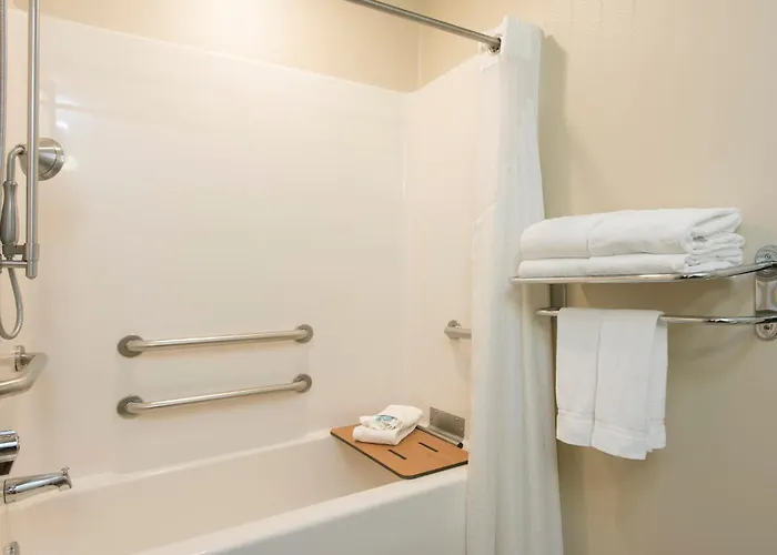 Holiday Inn Express Hotel & Suites Grand Rapids-North By Ihg