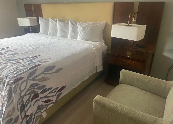 Red Roof Inn & Suites Hinesville