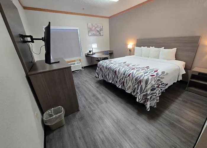 Red Roof Inn & Suites Hinesville