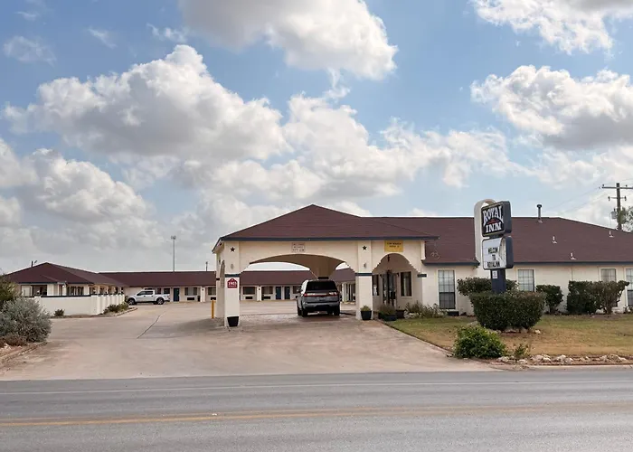 Royal Inn Pearsall