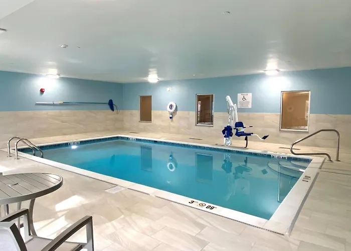 Holiday Inn Express & Suites Elyria By Ihg
