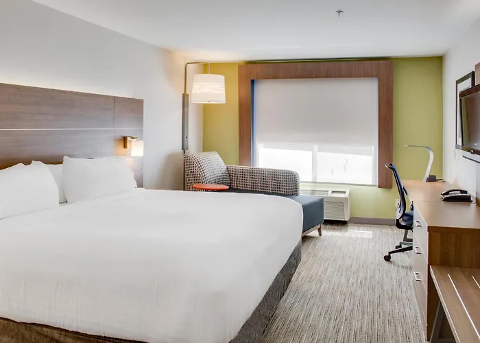 Holiday Inn Express & Suites By Ihg