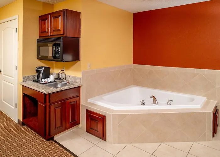 Holiday Inn Express And Suites By Ihg