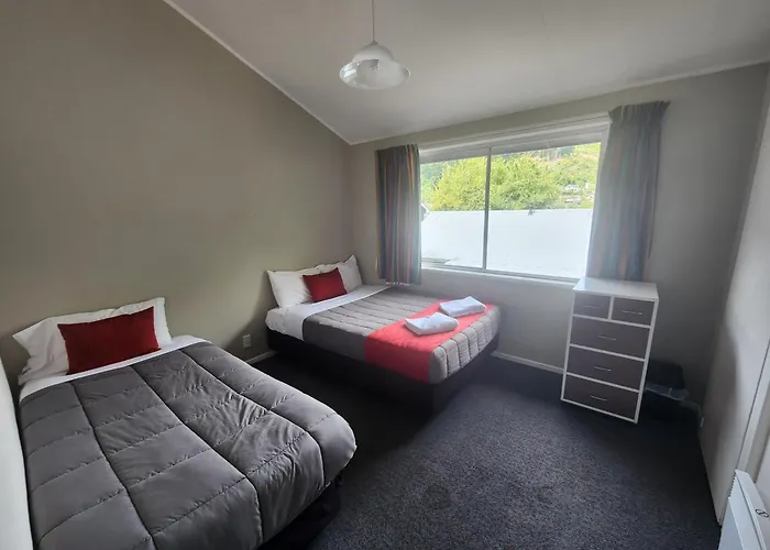 Cromwell Dog Friendly Hotels