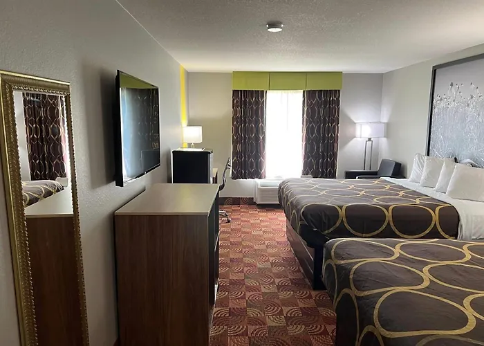 Super 8 By Wyndham Lake Of The Ozarks