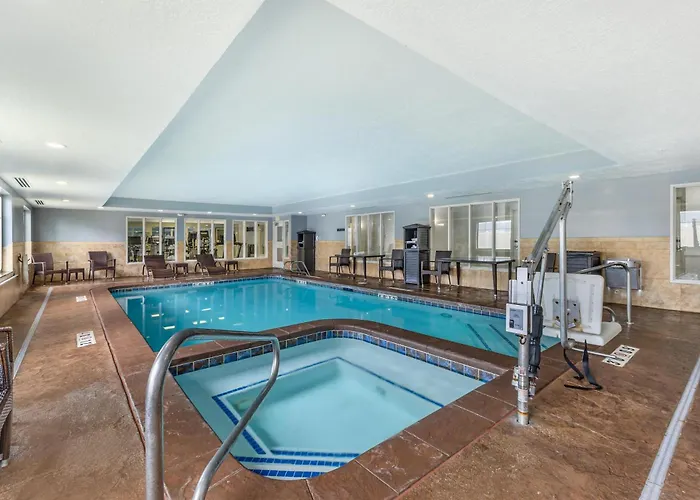 Best Western Plus Airport Inn & Suites