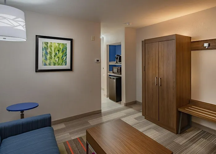 Holiday Inn Express & Suites N Waco Area - West By Ihg