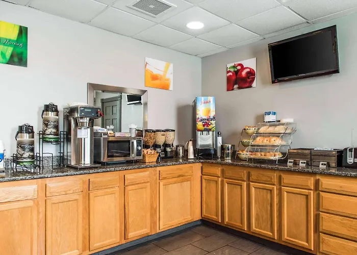 Quality Inn Austintown-Youngstown West