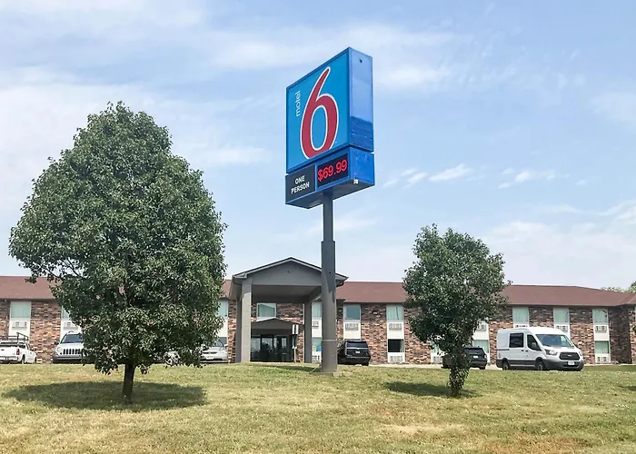 Motel 6 Omaha - Central