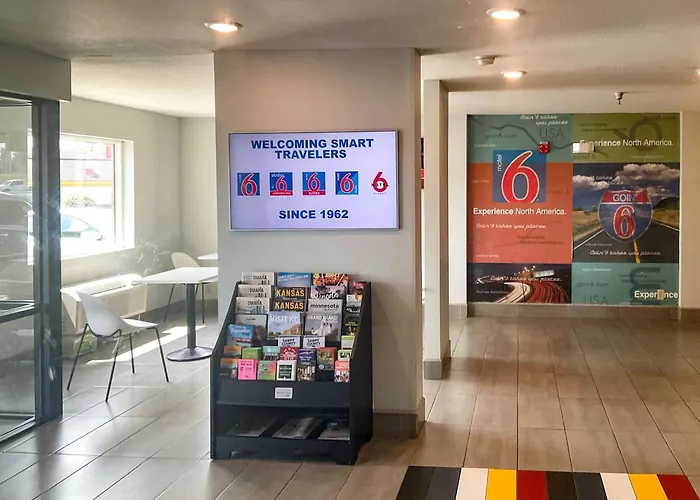 Motel 6 Omaha - Central