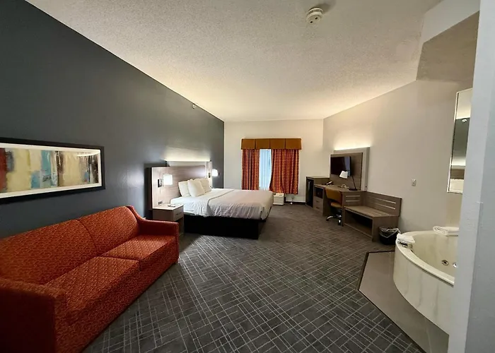 Quality Inn & Suites East Troy I-43