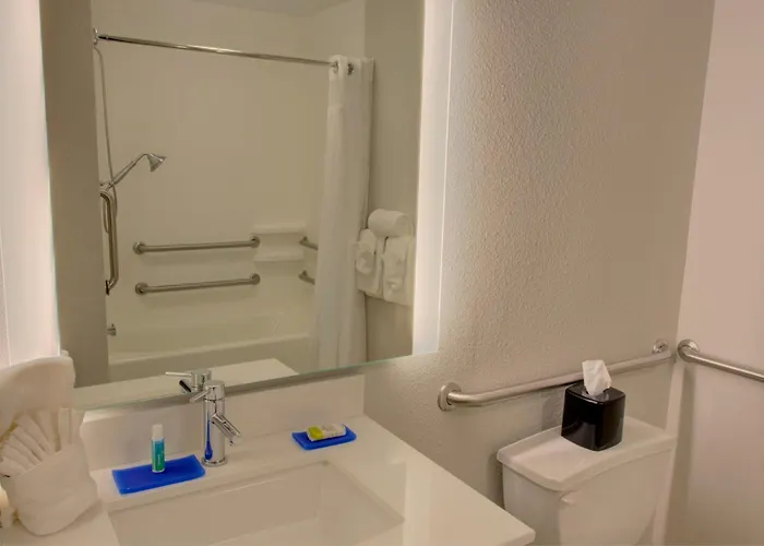 Holiday Inn Express & Suites Le Mars By Ihg