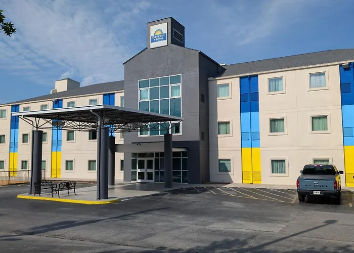 Days Inn & Suites By Wyndham Augusta Near Fort Eisenhower